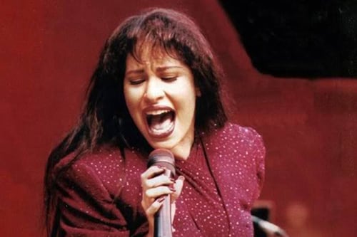 Este fue el atuendo con el que Selena Quintanilla fue enterrada y con el que sus fans la despidieron