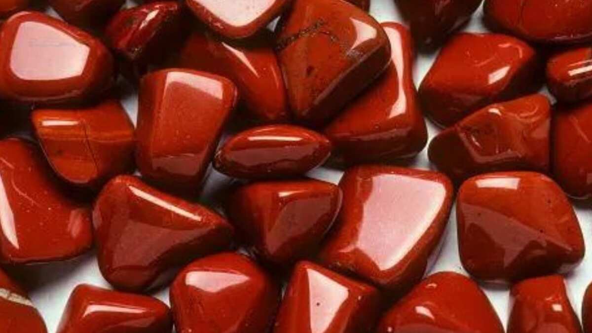 Propiedades espirituales del Jaspe Rojo: la piedra que atrae las energías positivas