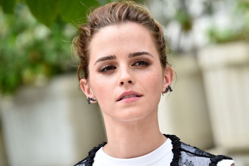 Dormir sola también es una elección: actrices como Emma Watson lo prefieren por estas razones