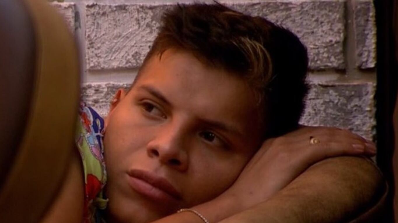 La llegada de Emiro Navarro a la placa de nominados ha derivado en reacciones en contra de RCN y la producción de ‘La casa de los famosos Colombia 2‘.