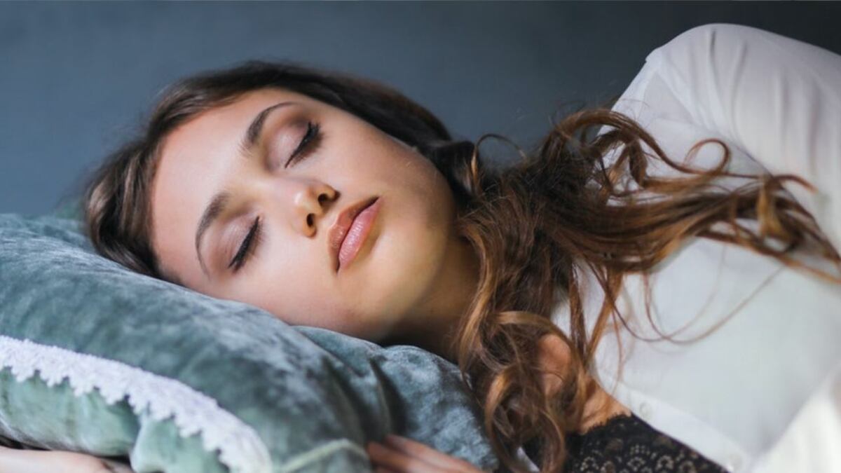 Soñar con un difunto puede ser un reflejo de que se echa mucho de menos a esa persona