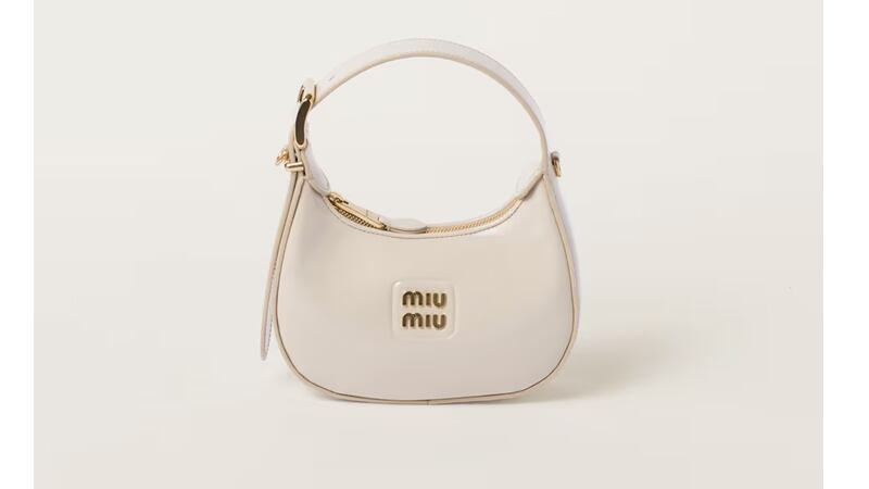 Patent Leather Hobo Bag de Miu Miu