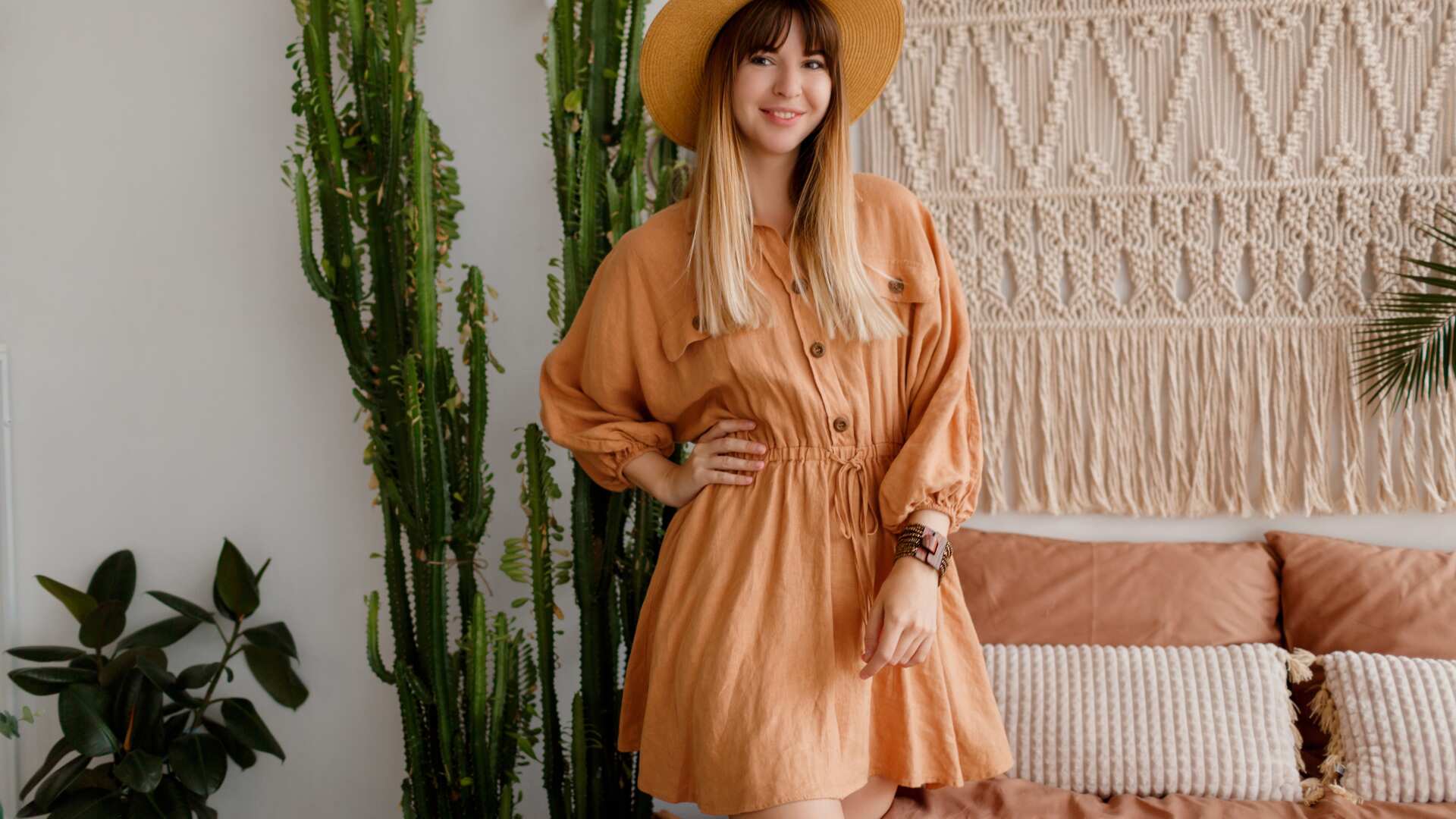 Dos formas de llevar un vestido boho de acuerdo con tu tipo de cuerpo.
