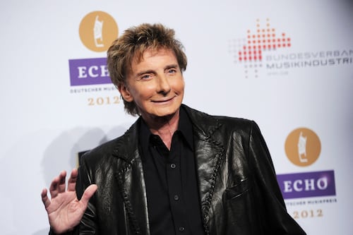 Barry Manilow, reconocido cantante de “Copacabana” anuncia que tiene cáncer