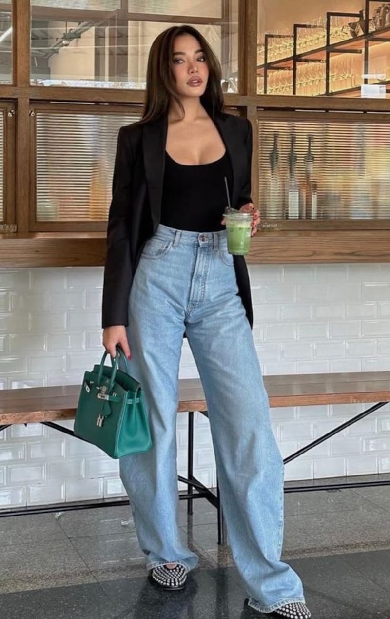 ¿Qué son los ‘granny jeans’? La nueva tendencia de pantalones que prometen una silueta estilizada