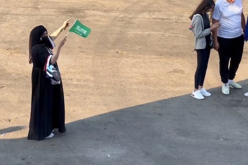 Mujer árabe celebra sola victoria en Catar y genera empatía de las fanáticas de occidente
