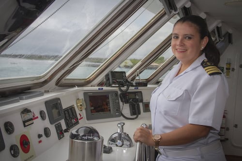 Marinera se convierte en la primera mujer en ser capitana de un barco en las Islas Galápagos
