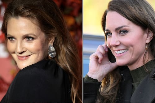 Kate Middleton y Drew Barrymore usaron el mismo vestido el mismo día: una lo llevó con chal