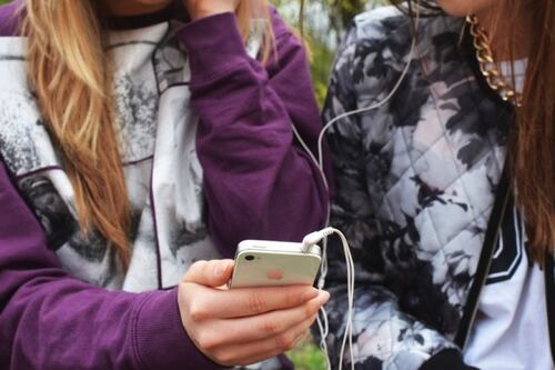 Radiación, cáncer y fertilidad: ¿Es seguro tener siempre el teléfono cerca del cuerpo?