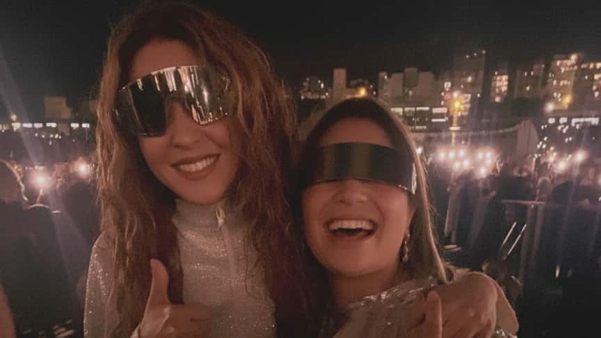 Gaby Vaca, editora de Nueva Mujer Ecuador junto a Shakira