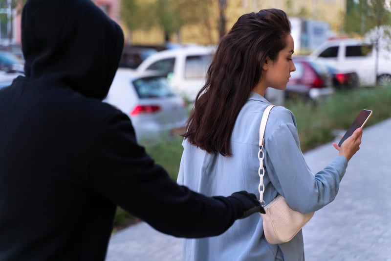 ‘Sin Bajar la Guardia’: el libro de Bibiana Belsasso que enseña a reaccionar ante el peligro real