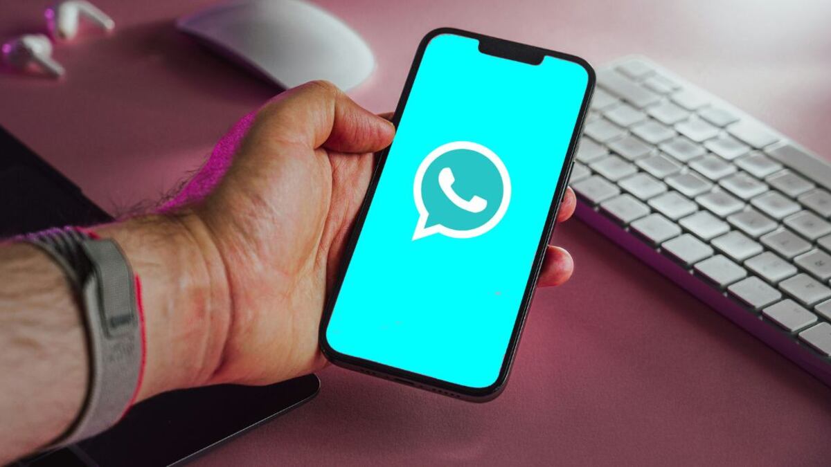 El "modo cian" se puede activar en WhatsApp gracias a apps de terceros
