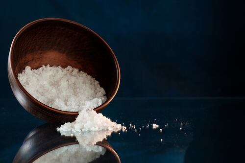 Ritual de la sal para atraer el dinero