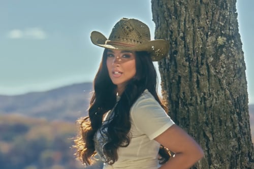 Dayanara enamora a miles con “Dónde y Cuándo”, su nuevo himno al amor