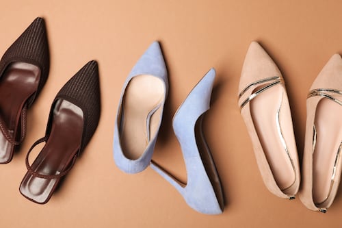 Carolina Herrera explica el error con zapatos planos que te resta elegancia al instante