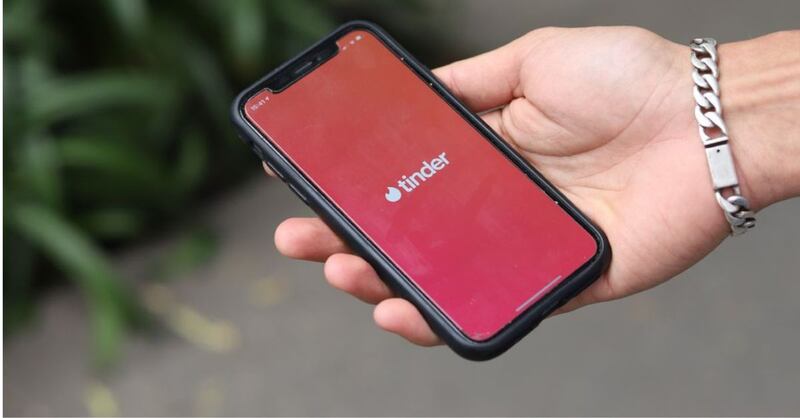 “Compartir mi date”: La nueva función de Tinder para que sepan dónde será tu cita