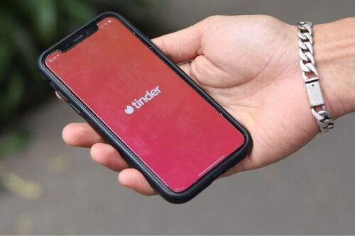 “Compartir mi date”: La nueva función de Tinder para que sepan dónde será tu cita