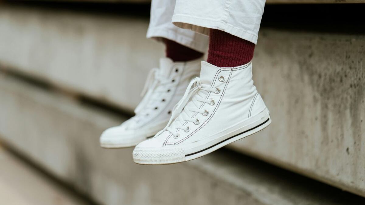 Los tenis son un básico en el guardarropa, pero no todos los modelos resisten el paso de las tendencias