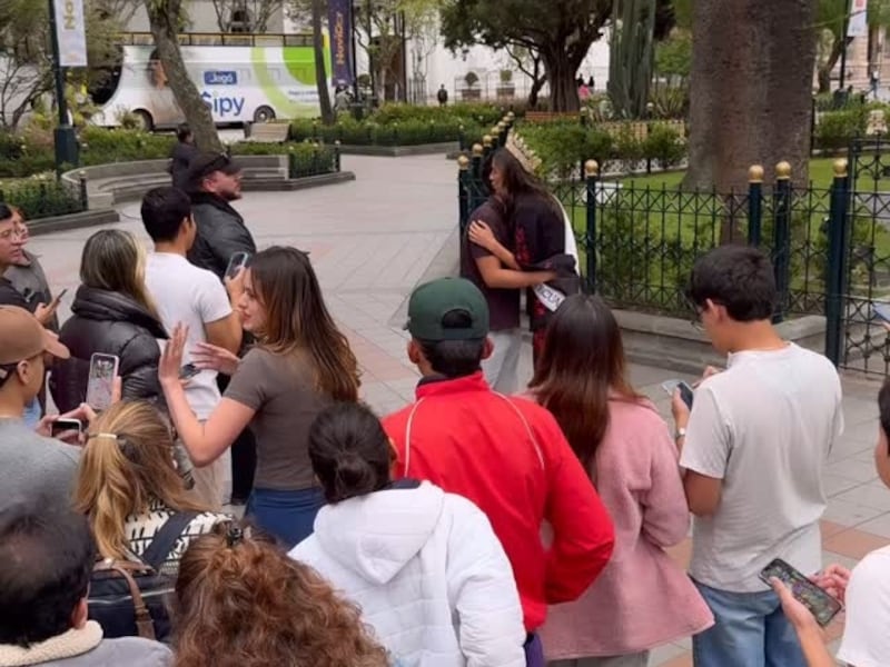 Nadia Mejía conoce a fans en Cuenca