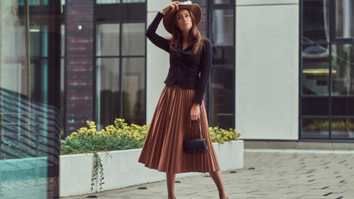 Las faldas midi son todo lo que deberías usar este 2024.