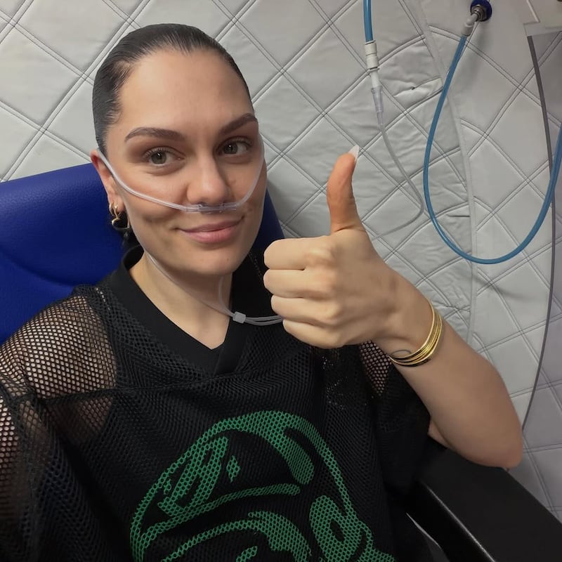 Jessie J celebra su recuperación y transforma el dolor en inspiración para millones