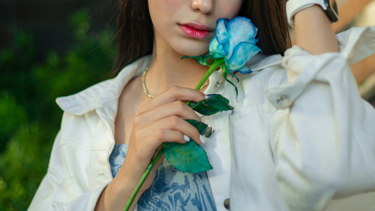 Así puedes llevar la tendencia de chamarras de mezclilla blanca