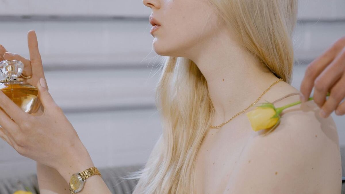 El perfume idea para primavera huele a frescura, elegancia y una pizca de seducción