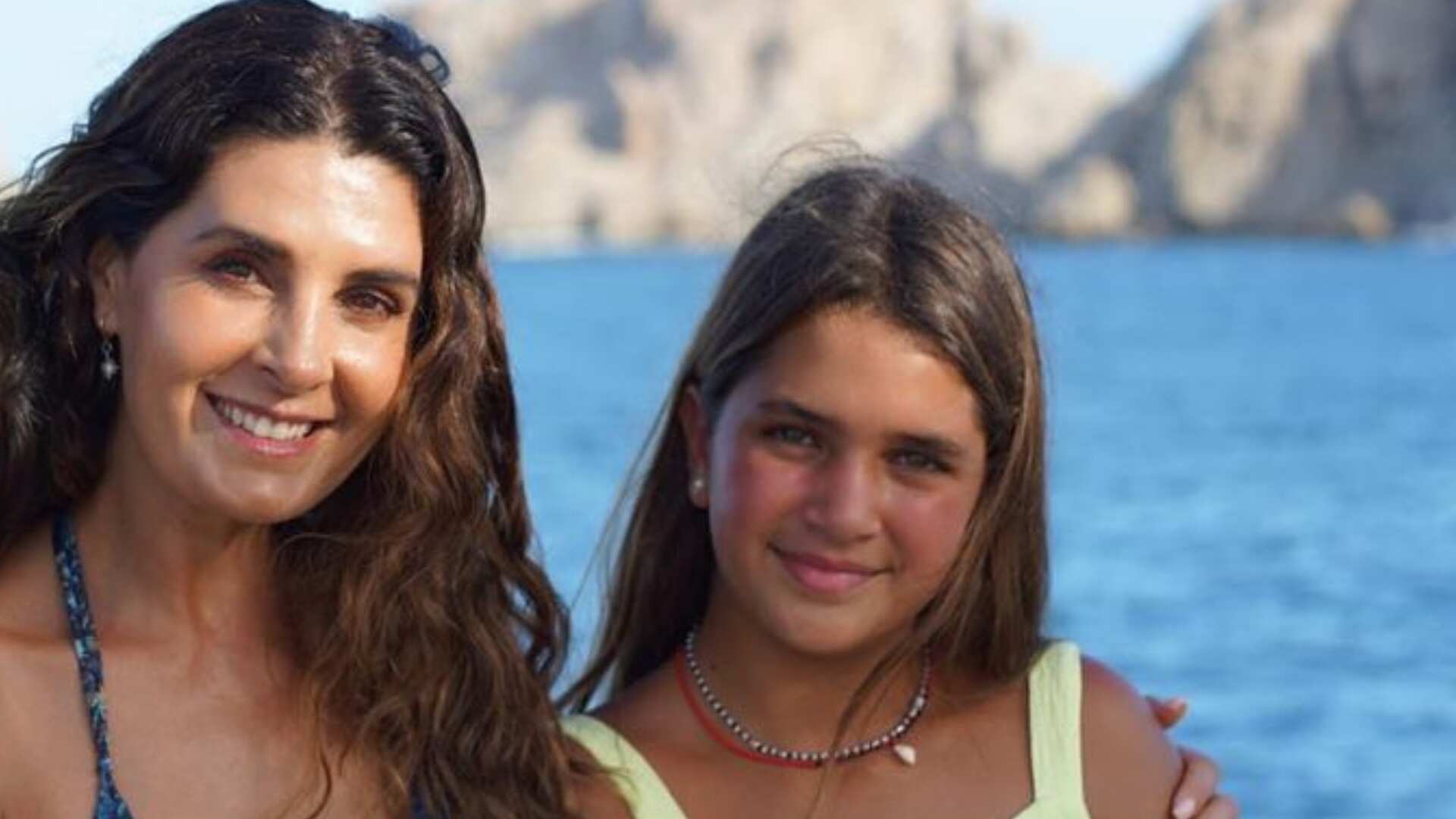 Julia, la hija de Mayrín Villanueva, conquista París