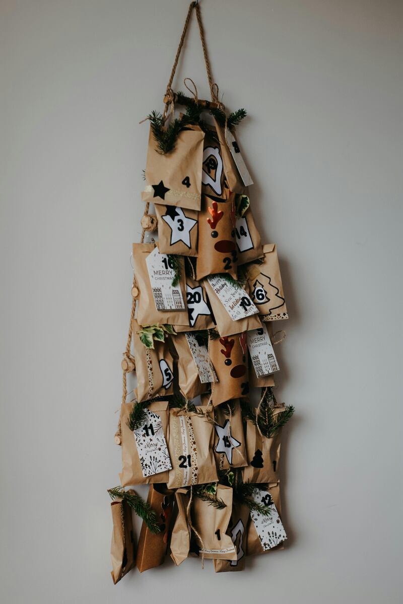 Foto de Nati: https://www.pexels.com/es-es/foto/numeros-navidad-navidades-colgando-19312037/