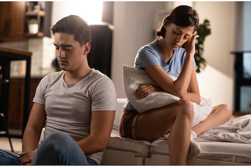 5 formas en las que asustas a un hombre con el que estás saliendo y por eso no concretas la relación