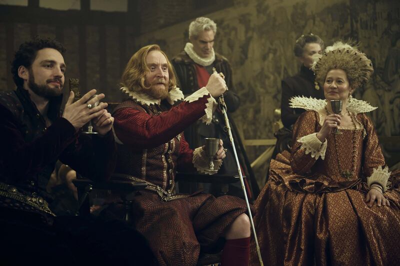 Escenas de la serie 'Mary & George'