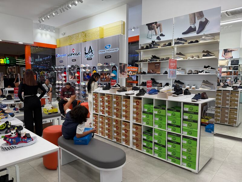 Apertura de Payless en el Portal Shopping
