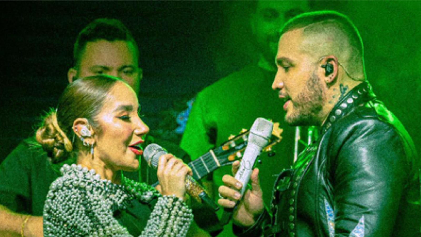 Jessi Uribe abusó del maquillaje y opacó a Paola Jara.