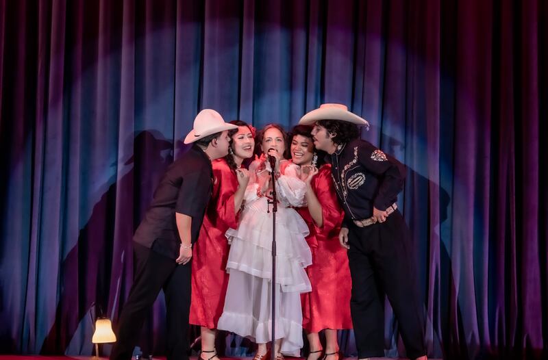 Natalia Lafourcade celebra la llegada de su primogénito con su ‘Cancionera Tour’