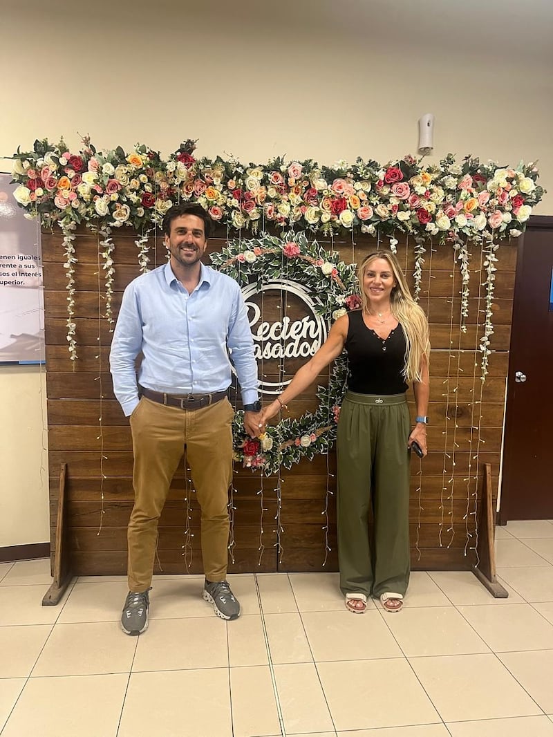 Marcela Ruete y Francisco Negri matrimonio civil en Ecuador