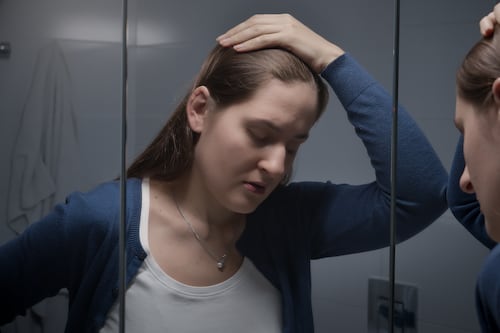 Caída del cabello: lo que tu cuerpo podría estar intentando decirte