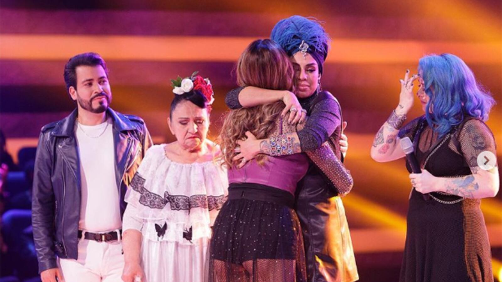 En redes critican el por qué lloran tanto en 'La Descarga' y lo comparan con un culto cristiano.