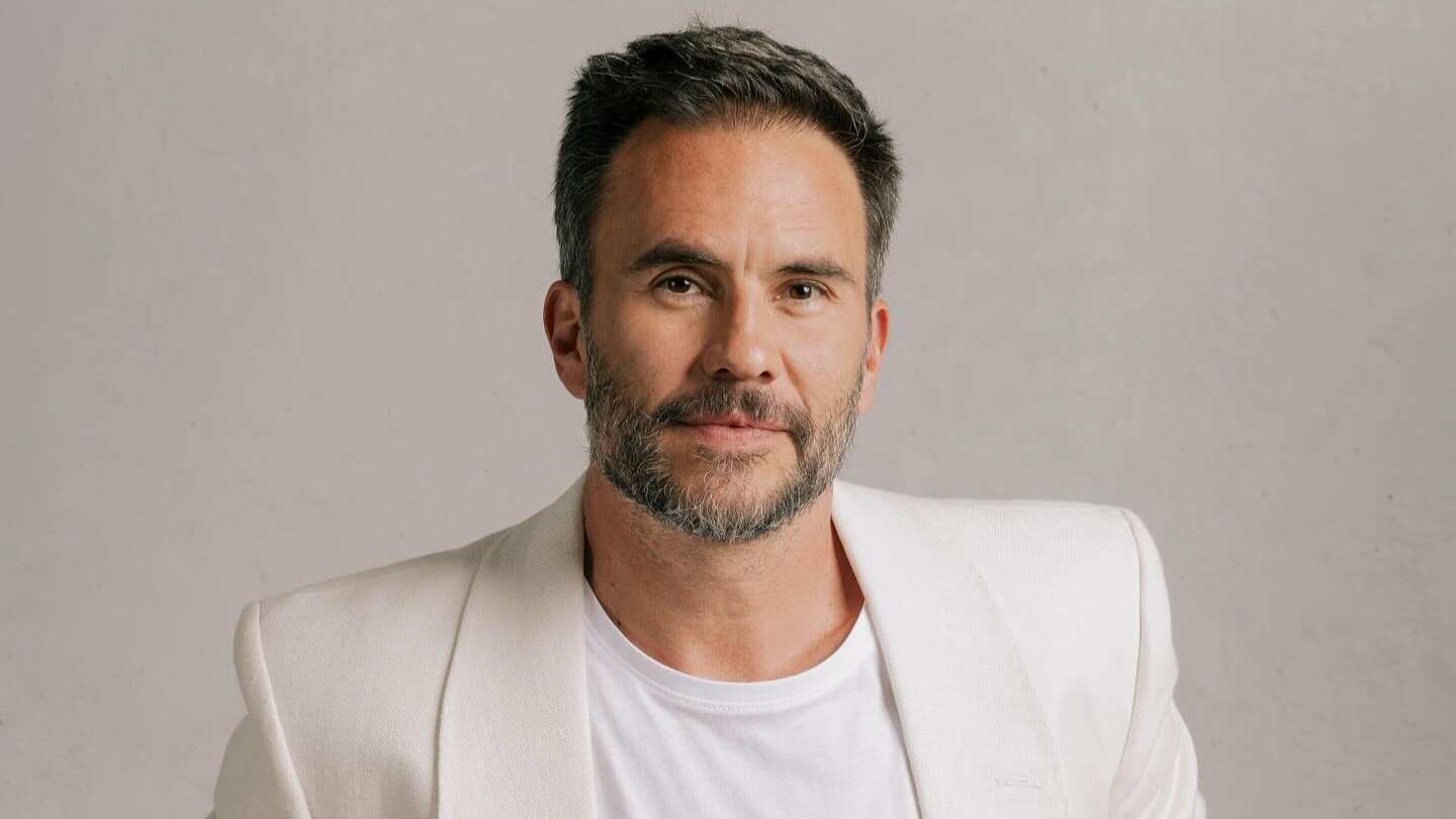 El actor Juan Pablo Raba se duchó y mostró el tiempo que duró en el baño ante el racionamiento de agua en Bogotá.