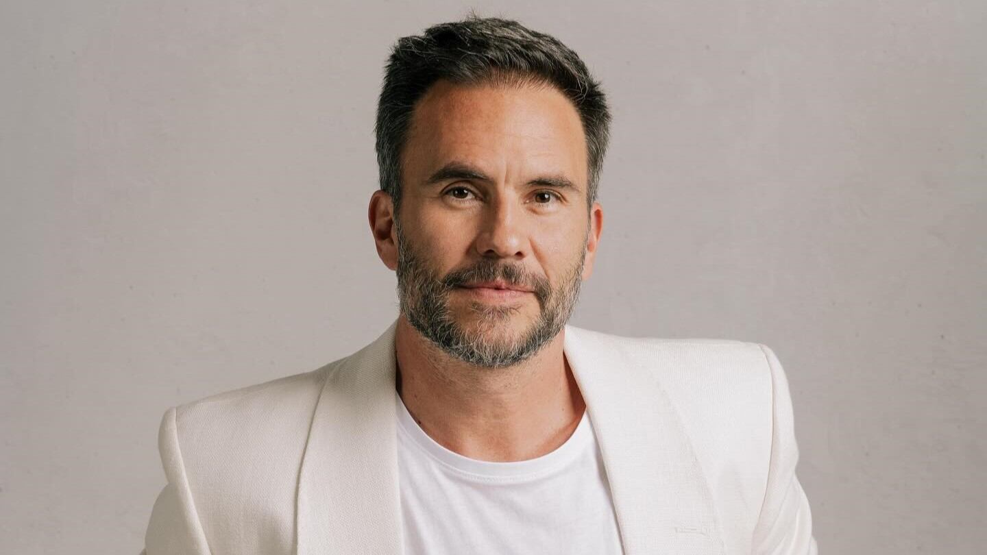 El actor Juan Pablo Raba se duchó y mostró el tiempo que duró en el baño ante el racionamiento de agua en Bogotá.