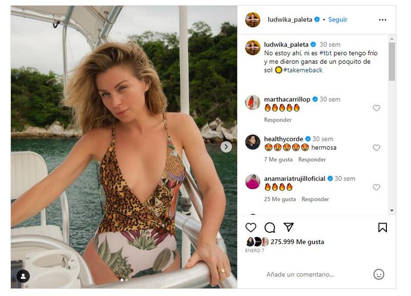 Ludwika Paleta en traje de baño de animal print
