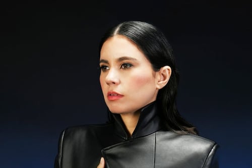 Javiera Mena agota el Movistar Arena en tiempo récord para celebrar los 20 años de “Esquemas Juveniles”