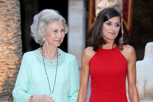 El humillante momento en el que el Rey Juan Carlos pasea a su amante frente a la reina Sofía