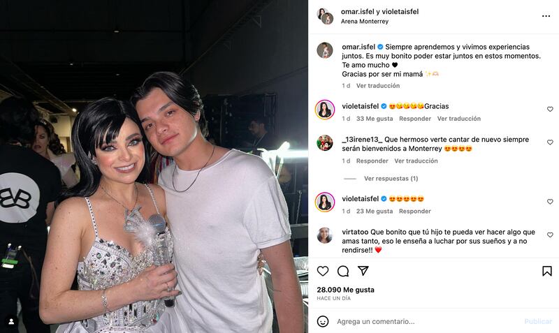 Violeta Isfel junto a su hijo