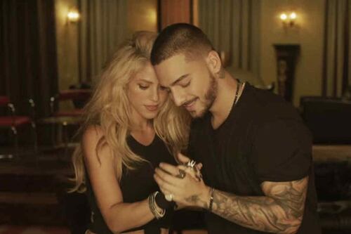 “No sé si reír o llorar”: fans captan ‘desaire’ de Maluma a Shakira en pleno escenario, esto hizo