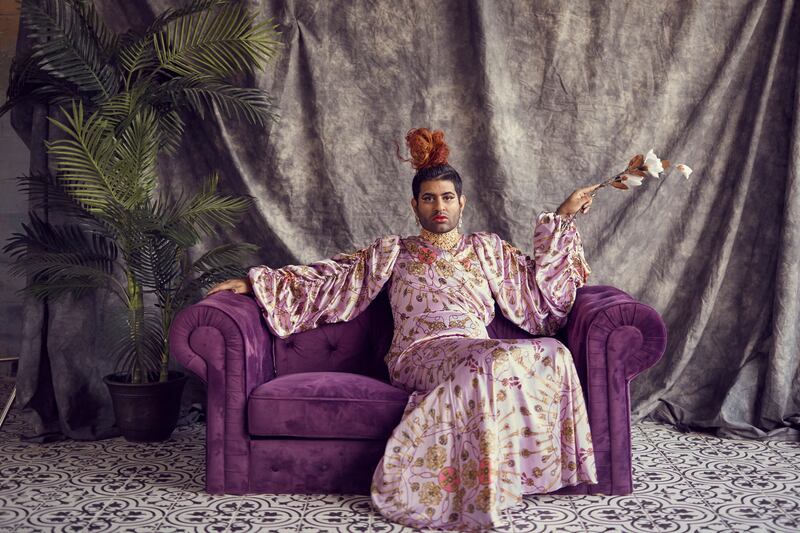 Le icone mundial de moda y performer Alok Vaid- Menon habló con Nueva Mujer Colombia de moda y política.