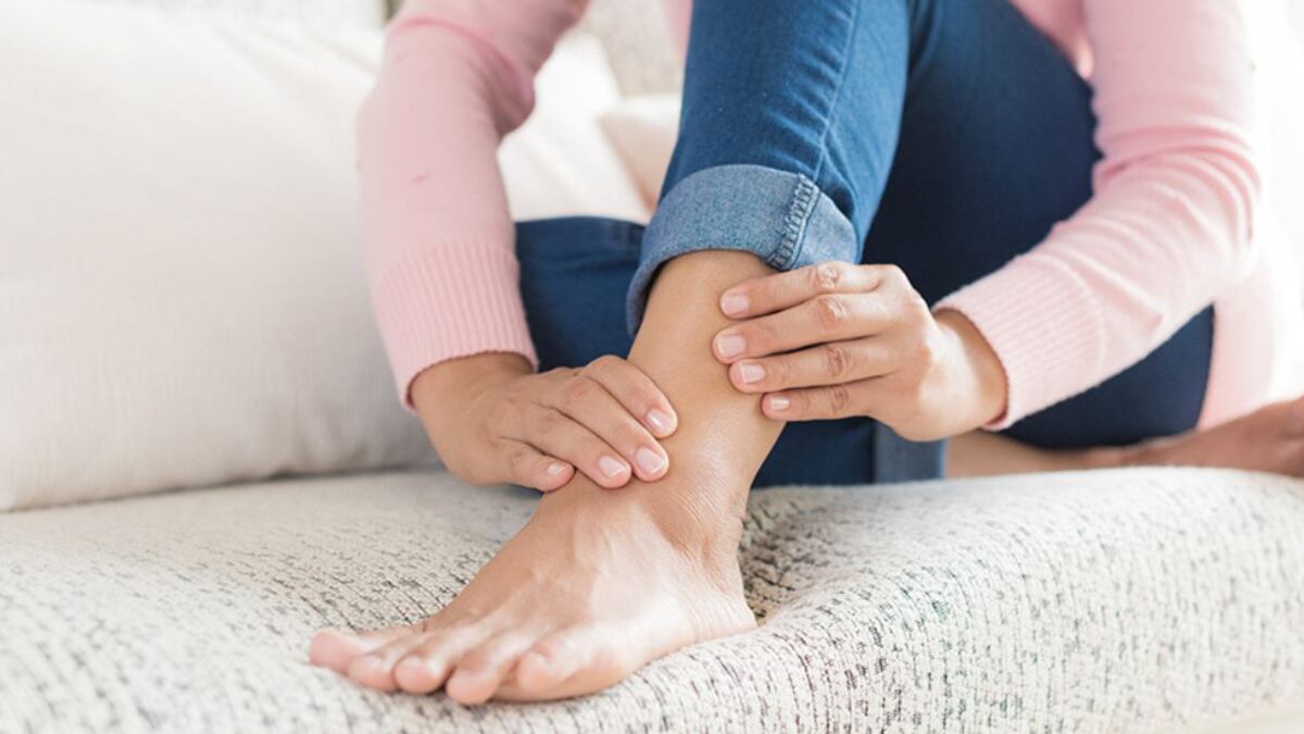Piernas hinchadas y dolor: estás son las causas y los consejos para aliviarlas