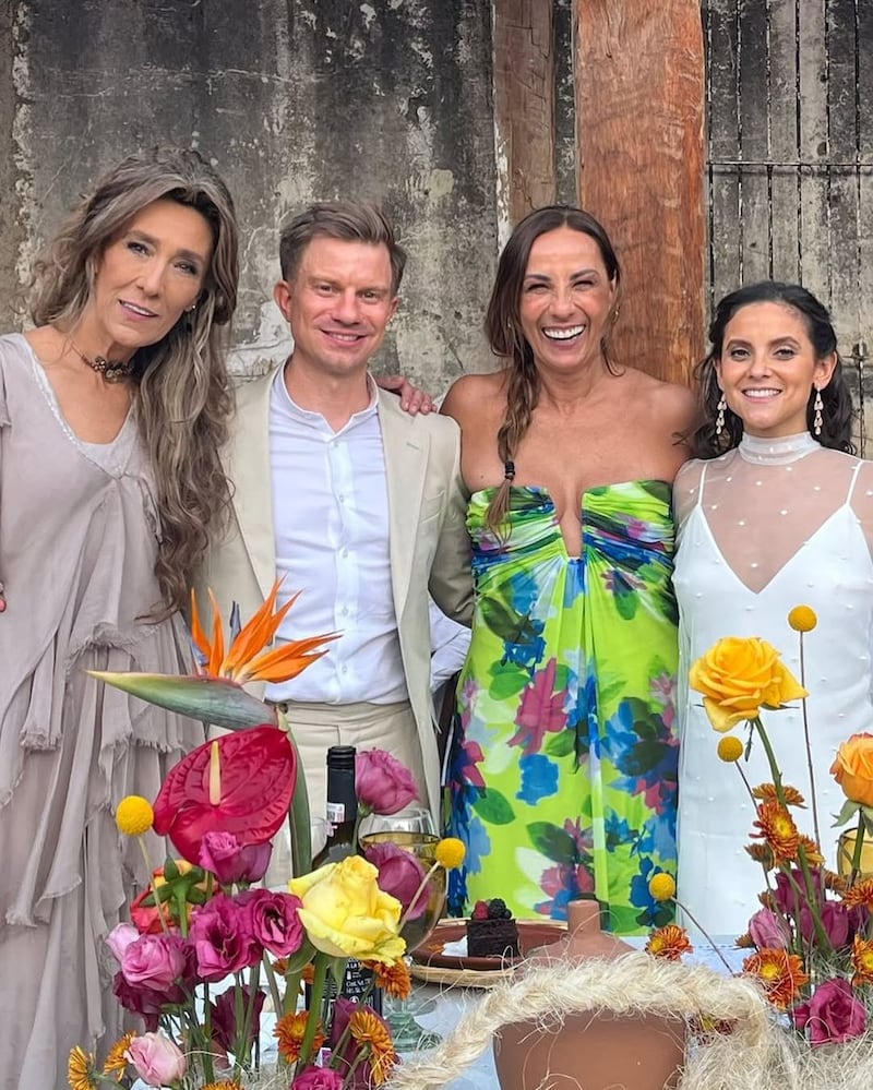 Consuelo Duval en boda.