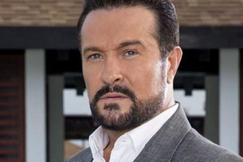 Arturo Peniche sigue siendo todo un galán y estas 5 foto lo comprueban ¿cuál es tu favorita?