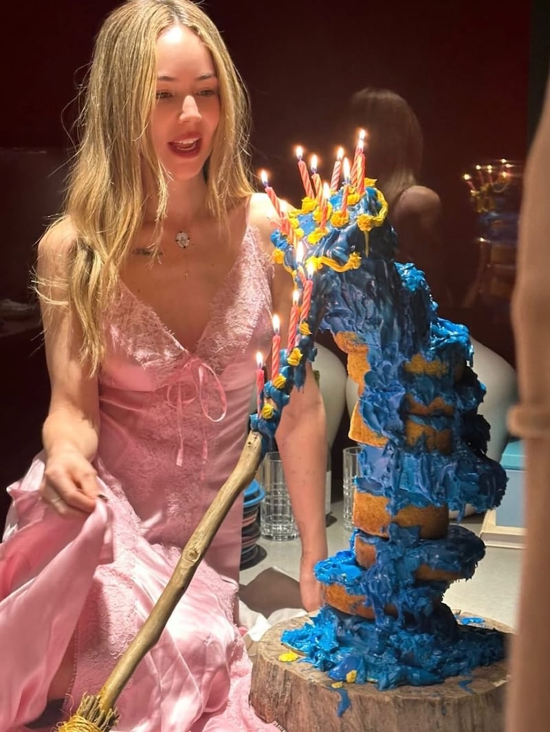 Camila Sodi celebró su cumpleaños al estilo 'La Bella Durmiente'