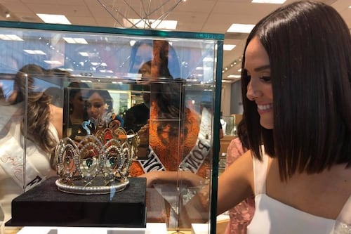 Presentan la nueva corona de Miss Universe Puerto Rico